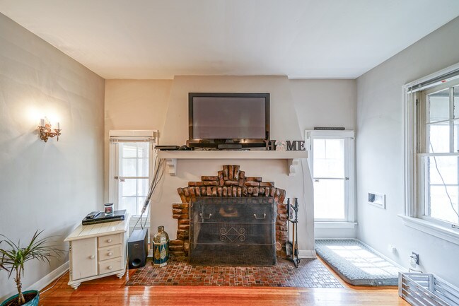 Photo - 5665 N College Ave