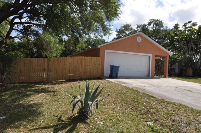1706 Apache St NE