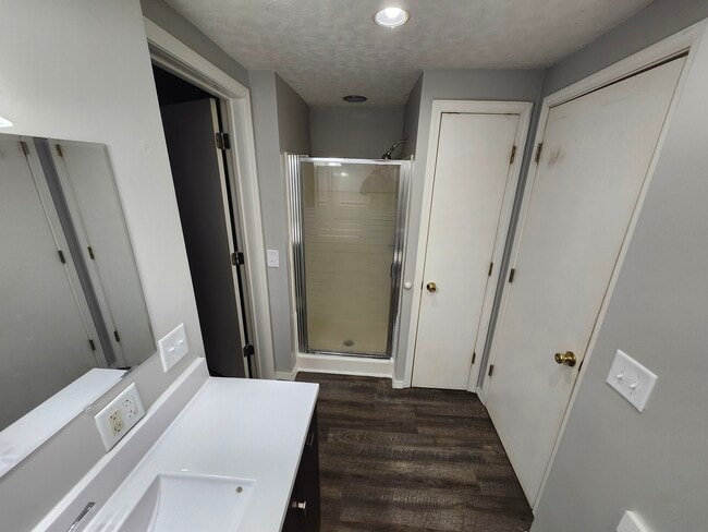 Photo - 523 W Trusler St