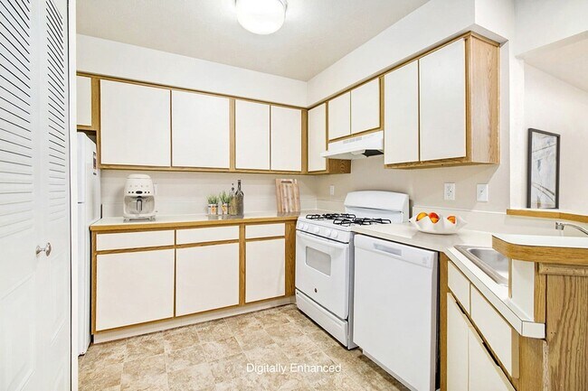 Photo - Pine Knoll Apartments