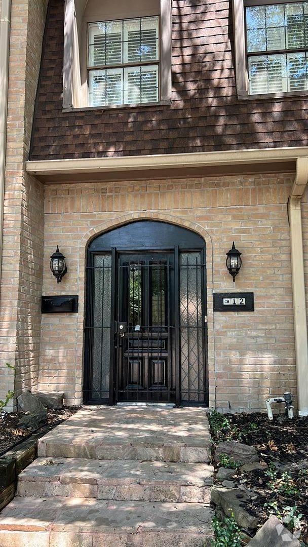 Building Photo - Beautifully updated town home