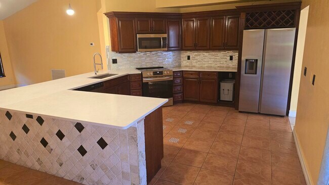 Photo - 143 Royal Pine Cir S