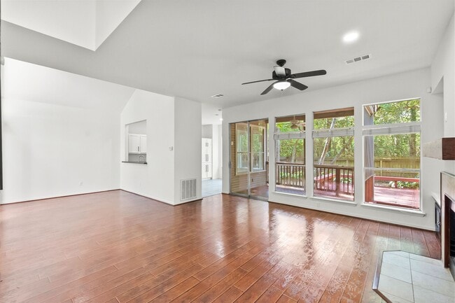 Photo - 15 Breezy Point Pl