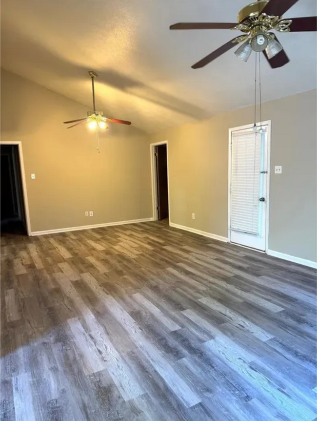 Photo - 3001 Brook Dr
