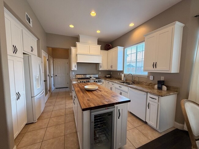 1410 Raspberry Ave