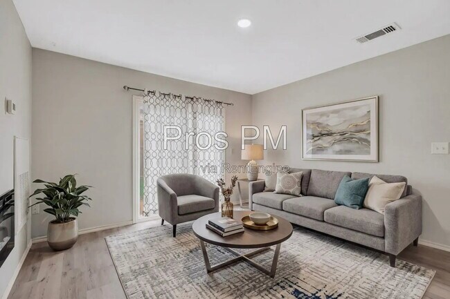 734 W Collins St