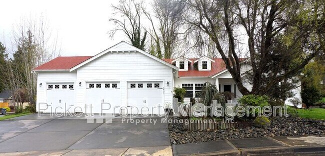 Photo - 1627 Lucero Pl E