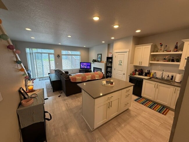 Photo - Air Conditioned 3 Bed 2.5 Bath