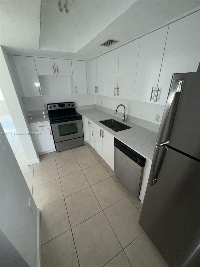 Building Photo - 13700 NE 6th Ave Unit 213 Rental
