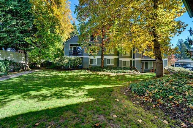 Masters Apartments Aloha OR grounds - Masters Apartments