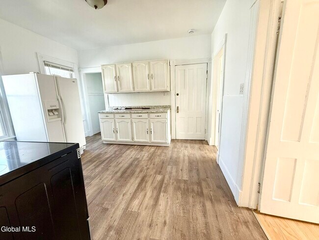 Photo - 1017 Hegeman St