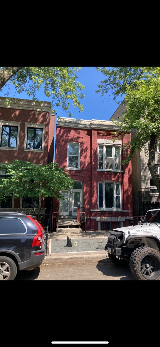 Building Photo - 1645 N Wolcott Ave Unit 1F Rental