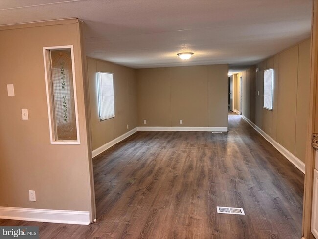 Photo - 7357 William Ave