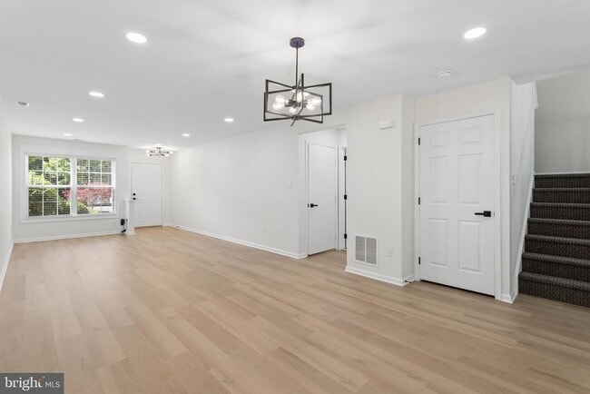 Photo - 771 BARTON Blvd