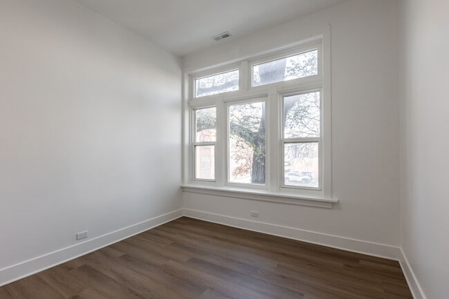 Photo - 3211 W Le Moyne St Unidad CH2