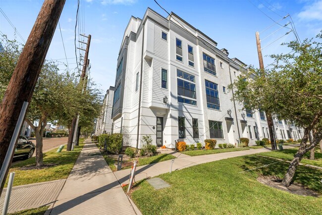 Photo - 1122 Ennis St