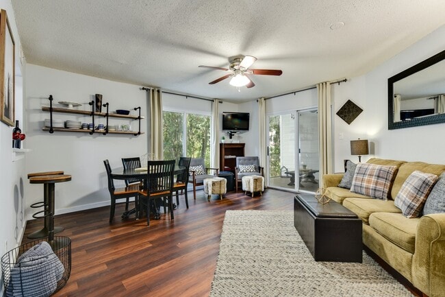 Photo - 1122 Bluebonnet Ln