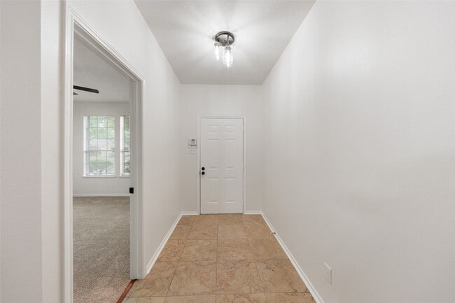 Photo - 923 Shirefield Ln