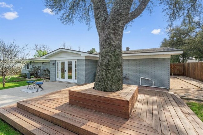 Photo - 808 Salem Ln