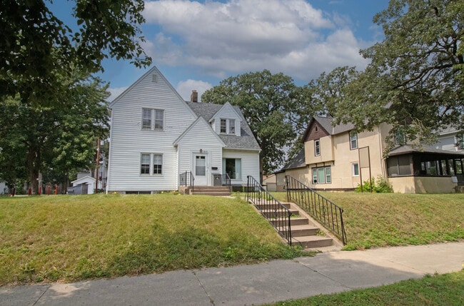 Building Photo - 815 5th Ave S Rental