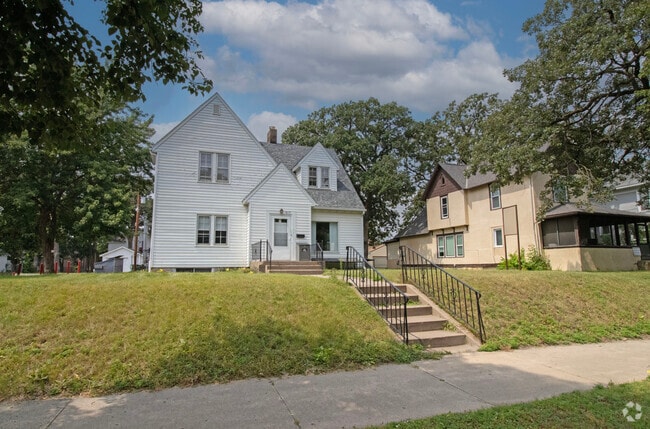 Building Photo - 815 5th Ave S Rental