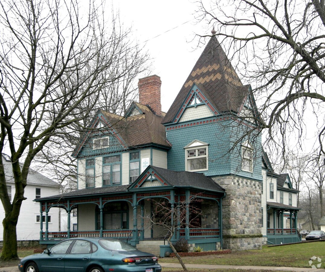 Photo - 207 N Hamilton St