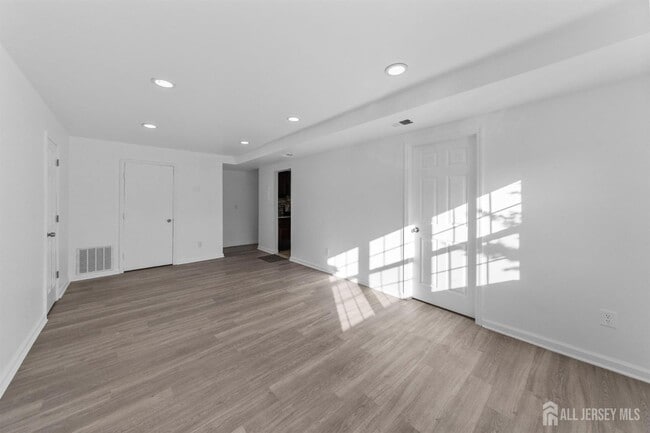 Photo - 125 College Dr