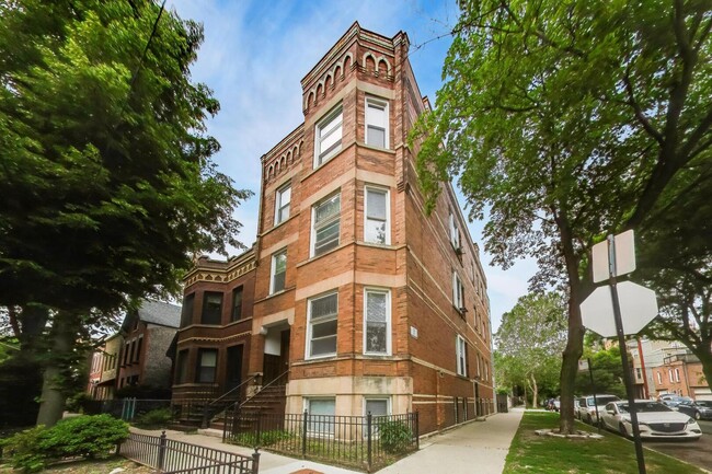 Building Photo - 858 N Wolcott Ave Unit 1
