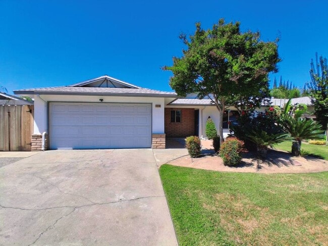 Building Photo - Updated Single-Story 3BR Home with Spacious Living Areas & Convenient Location!