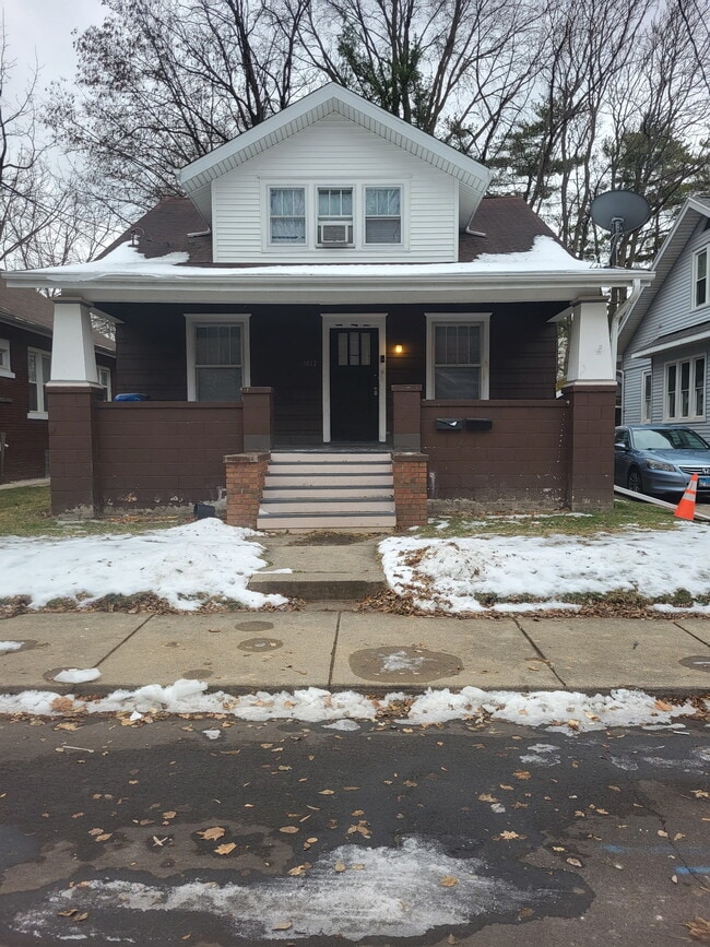 Building Photo - 1012 W Armstrong Ave Unit 1012-1