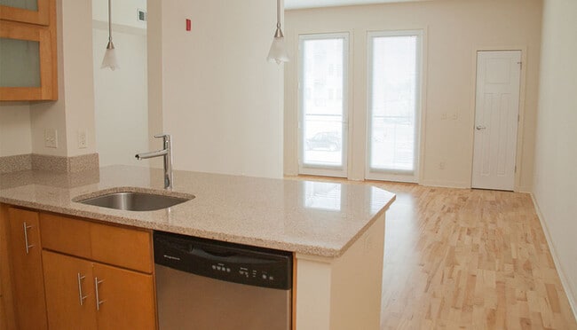 Building Photo - 242 E Water St Unit 103