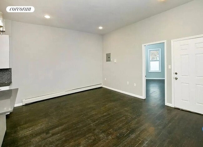 Photo - 1296 Putnam Ave