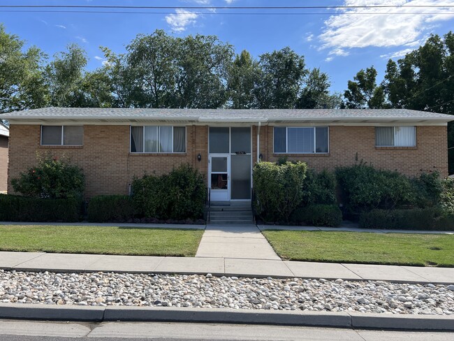 Front of building - 1774 E Lincoln Ln Apartamentos Unidad 1