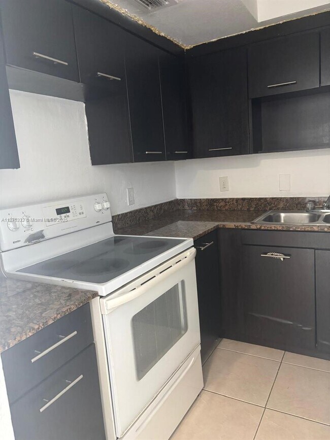 Building Photo - 13700 NE 6th Ave Unit 209 Rental