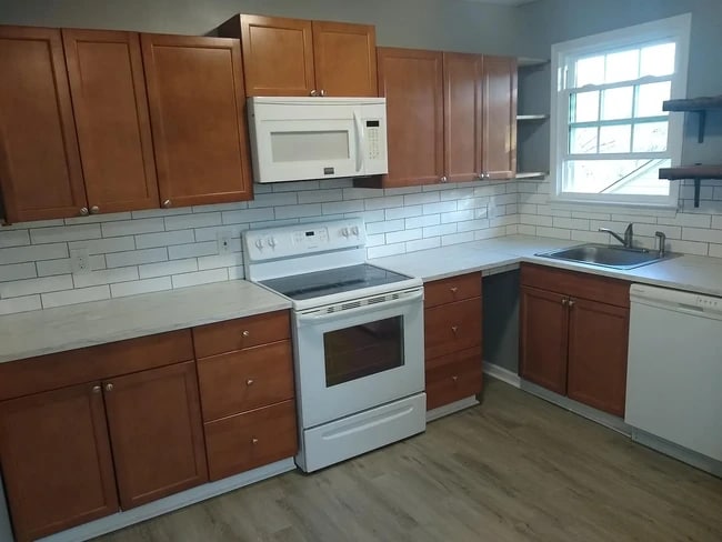 Photo - 339 Stokes Ave SE