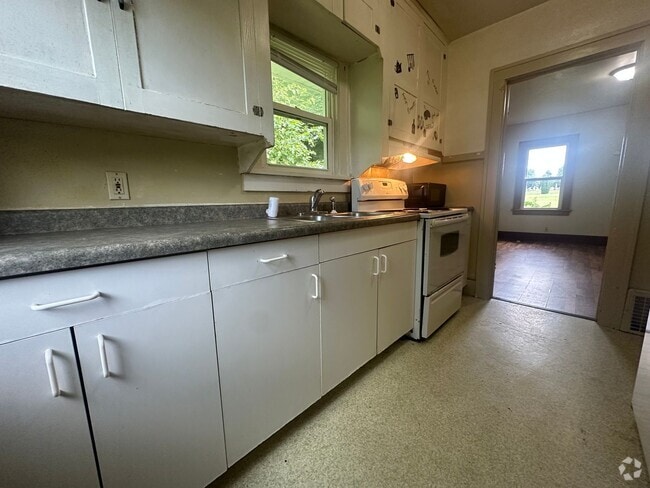Building Photo - 2 bed, 1 bath home for rent in Waterloo