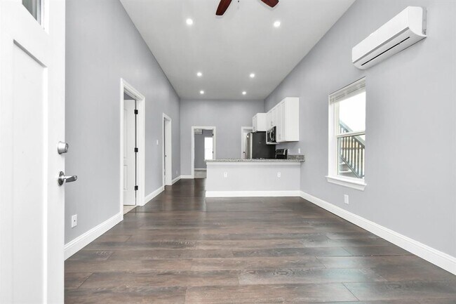 Photo - 120 Drennan St Unit 1