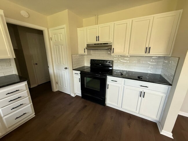 Photo - Renovated 3-bedroom house!  Housing accepted!