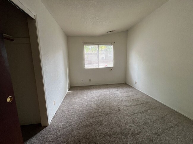 Photo - 928 Unit C