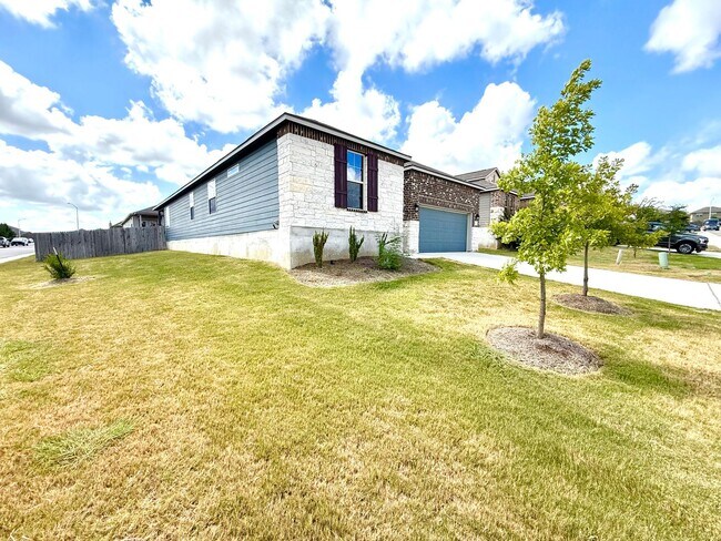 Photo - **APPLICATION RECEIVED** AVAILABLE NOW! Mo...