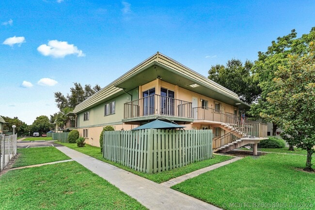Building Photo - 1866 Fairview Villas Dr Unit 3