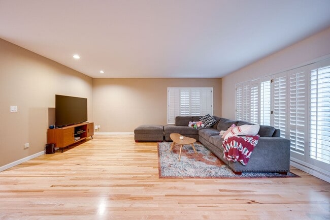 Photo - Luxury Rental: Chef’s Kitchen, Hot Tub & Room to Entertain