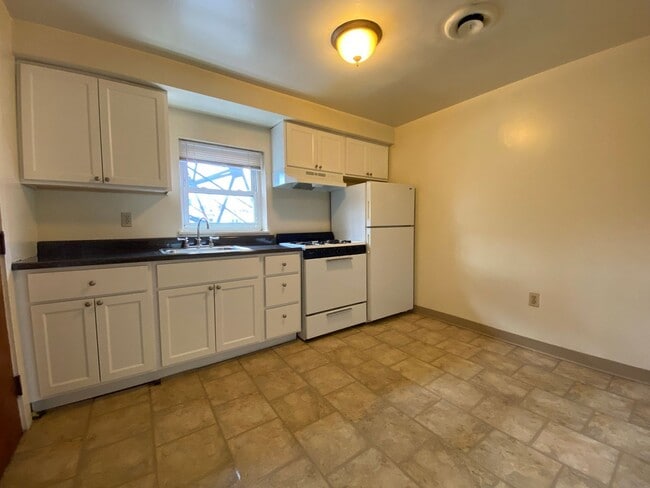 Building Photo - Stunning Two Bedroom Apartment with Ample ... Unit 3528#3