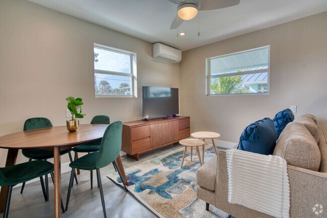 Building Photo - 126 Mango St Rental
