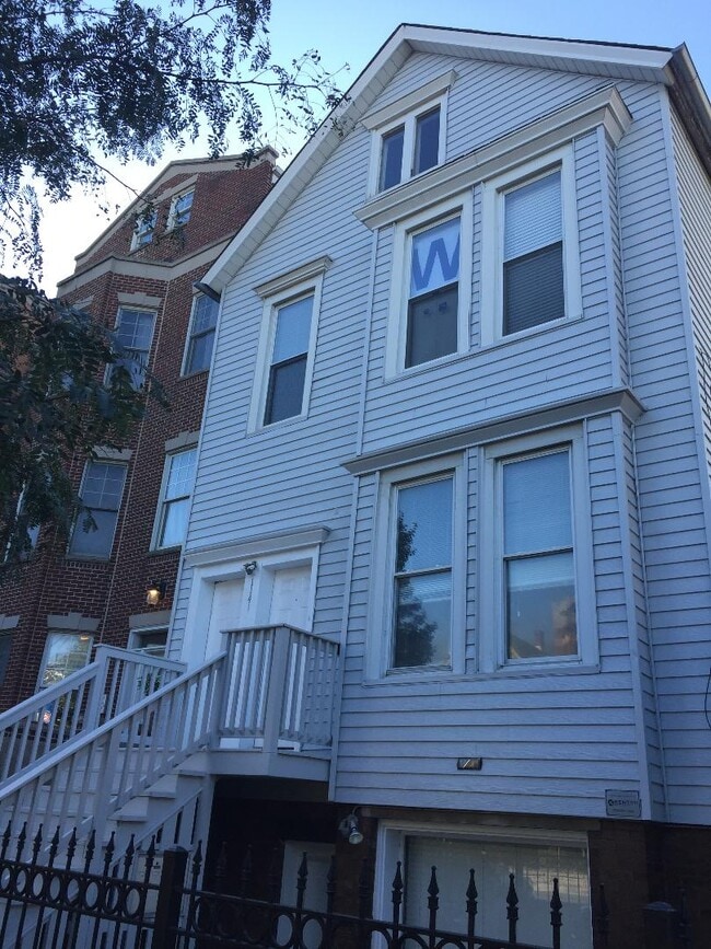 Photo - 1141 W Addison St Unit G