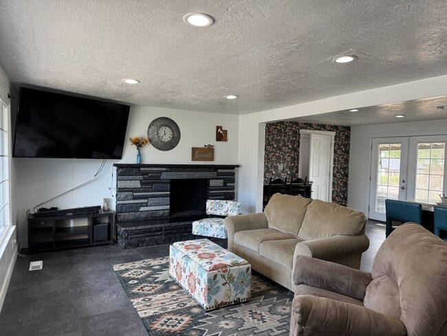 Photo - 883 E Sego Lily Dr