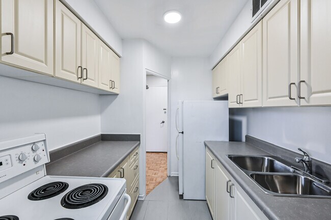 Photo - Davisville Tower Unit 00703