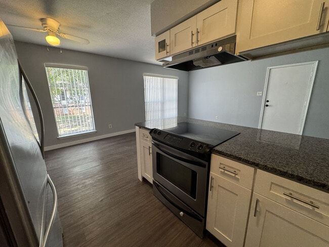 Photo - 1104 NE 9th St