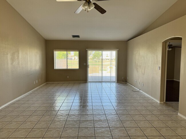 Photo - 2945 Country Club Dr