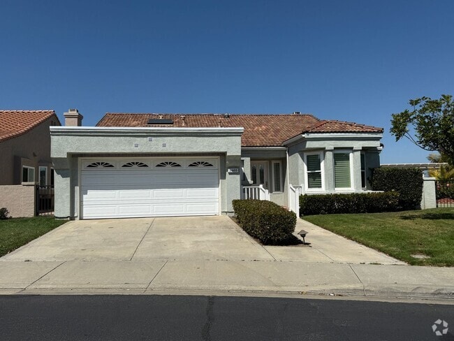Building Photo - 2 Bedroom, 2 Bath Home with Golf Course View!